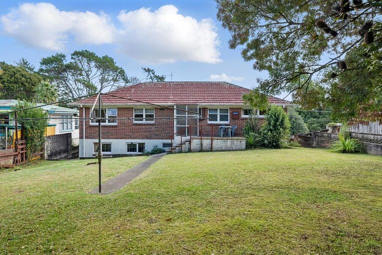 Photo of property in 18 Millbrook Road, Henderson, Auckland, 0612