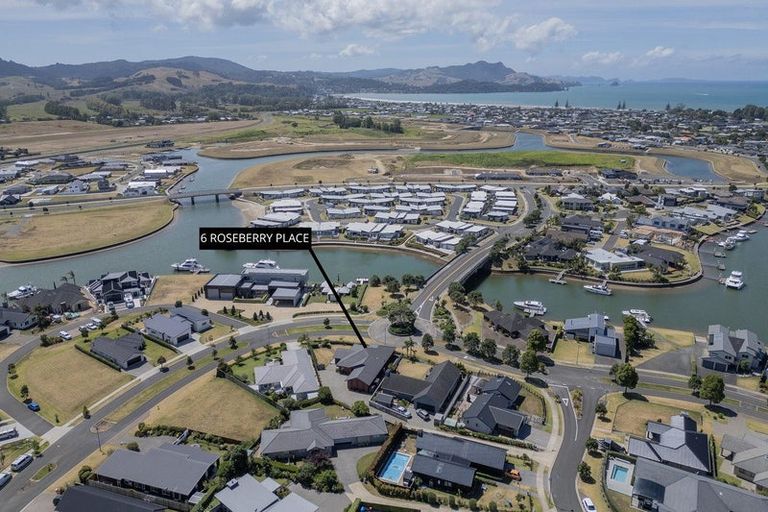 Photo of property in 6 Roseberry Place, Whitianga, 3510