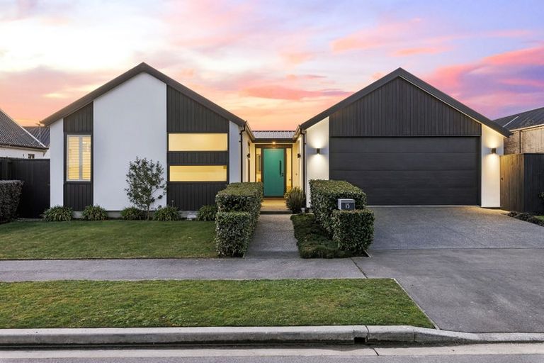 Photo of property in 15 Luxembourg Crescent, Halswell, Christchurch, 8025