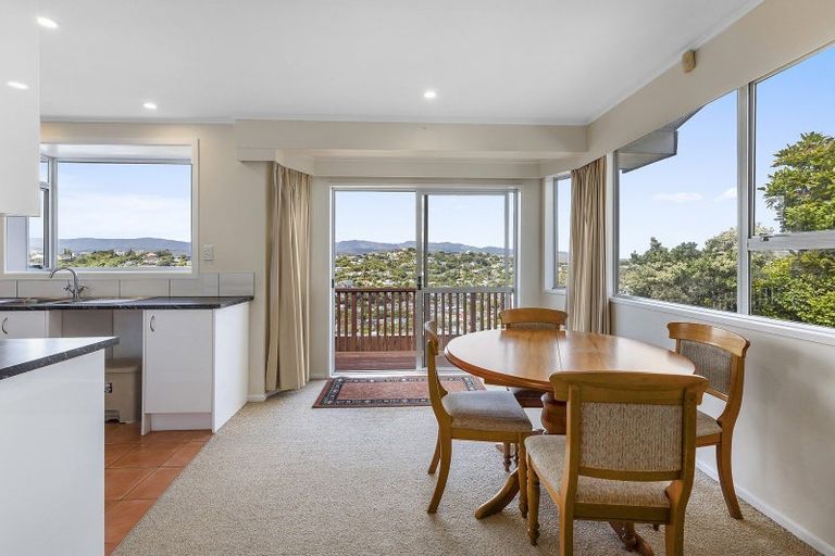 Photo of property in 4 Aramoana Place, Maupuia, Wellington, 6022