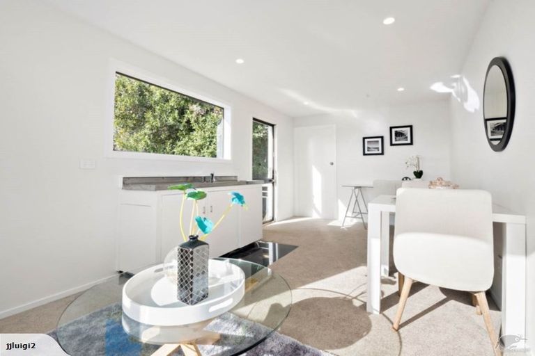 Photo of property in 1/31 Browns Bay Road, Browns Bay, Auckland, 0630