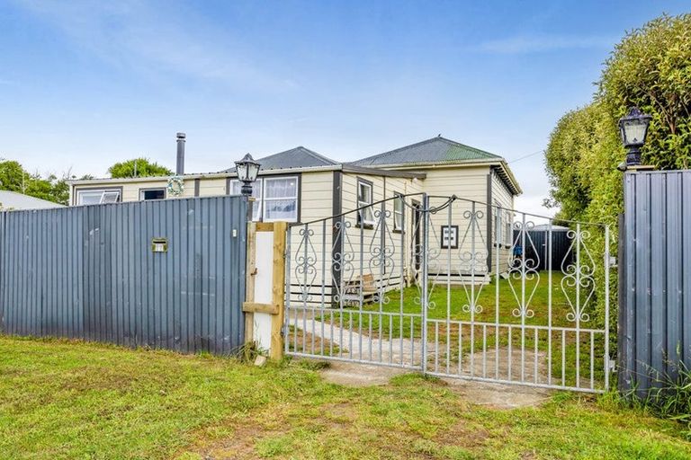 Photo of property in 77 Ngatai Street, Manaia, 4612