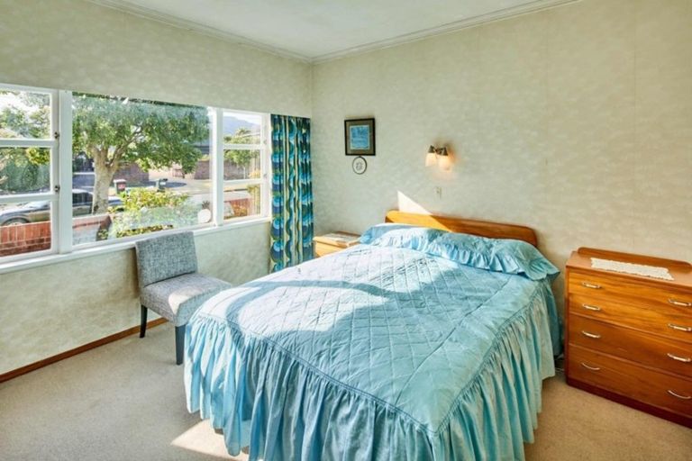 Photo of property in 21 Colin Grove, Hutt Central, Lower Hutt, 5010