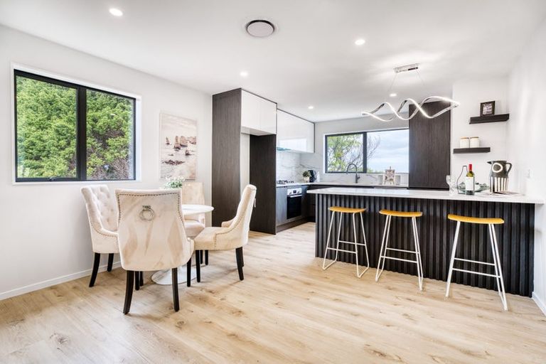 Photo of property in 61b Totaravale Drive, Totara Vale, Auckland, 0629