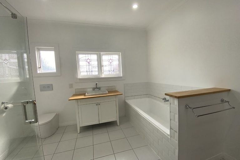 Photo of property in 8 Guthrie Street, Waterloo, Lower Hutt, 5011