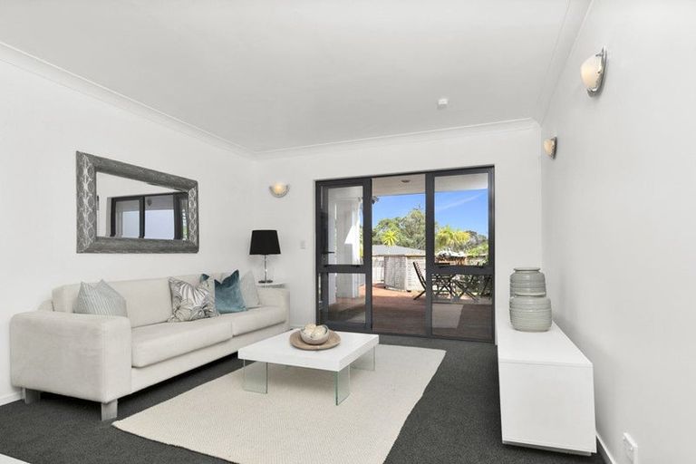 Photo of property in 11 The Close, Greenhithe, Auckland, 0632