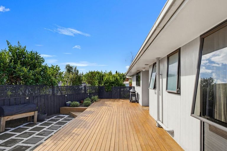 Photo of property in 2/342c Royal Road, Massey, Auckland, 0614