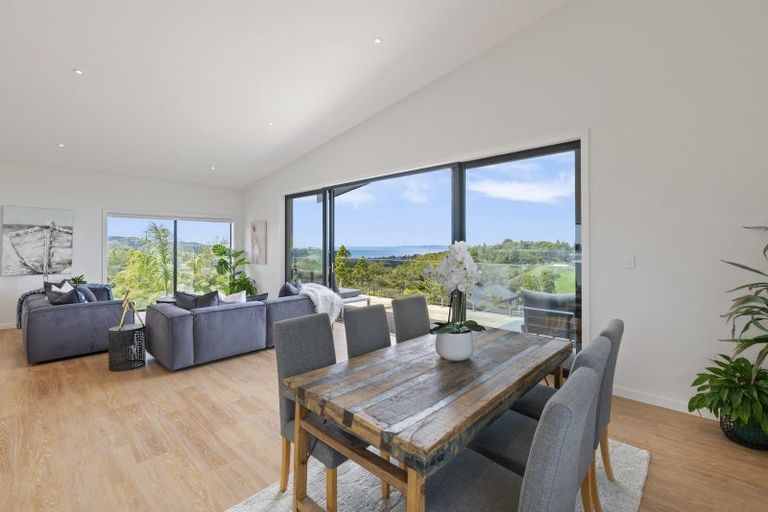 Photo of property in 246 Hillcrest Road, Wainui, 0931