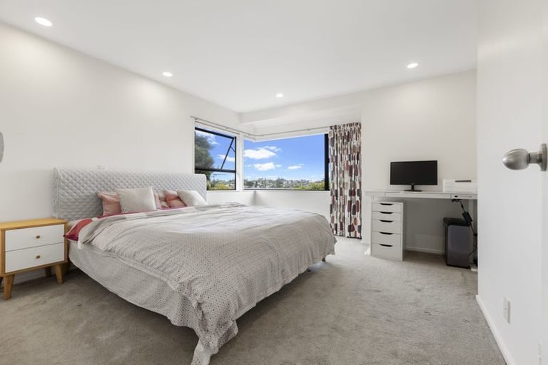 Photo of property in 2/34 Sycamore Drive, Sunnynook, Auckland, 0620