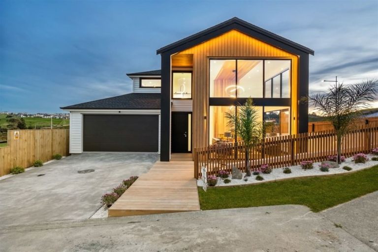 Photo of property in 2 Luff Place, Long Bay, Auckland, 0630