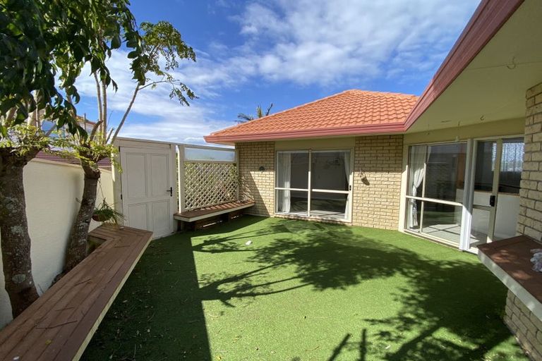Photo of property in 5 Gretna Green, Browns Bay, Auckland, 0630