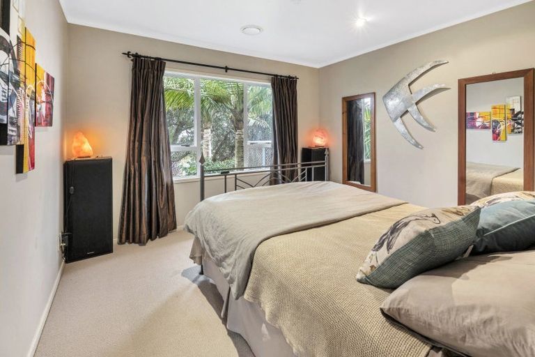 Photo of property in 31 Robbies Road, Shelly Park, Auckland, 2014