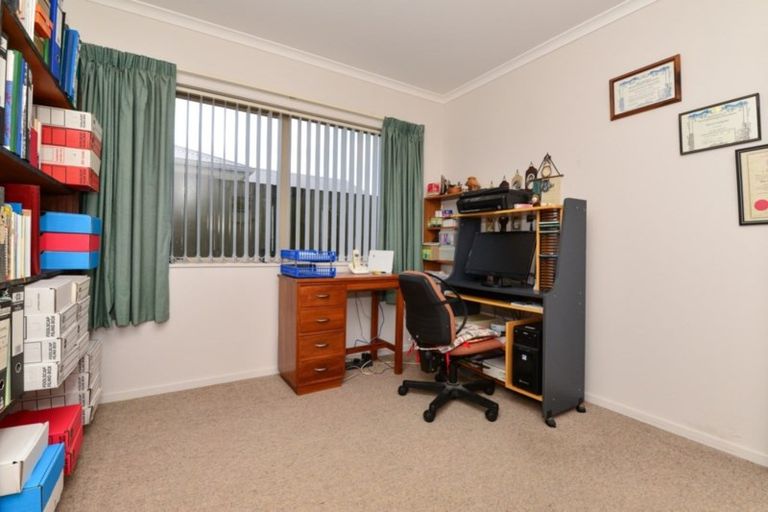 Photo of property in 2 Shrule Place, Huntington, Hamilton, 3210