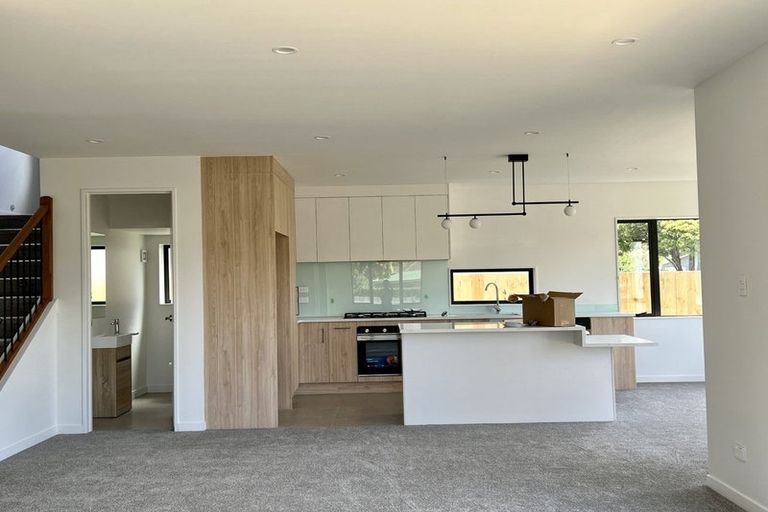 Photo of property in 2 Fiesta Drive, Half Moon Bay, Auckland, 2012