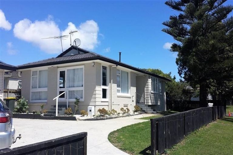 Photo of property in 13 Chelburn Crescent, Mangere East, Auckland, 2024