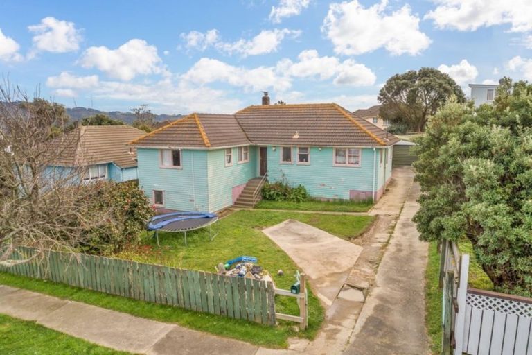Photo of property in 31 Driver Crescent, Cannons Creek, Porirua, 5024