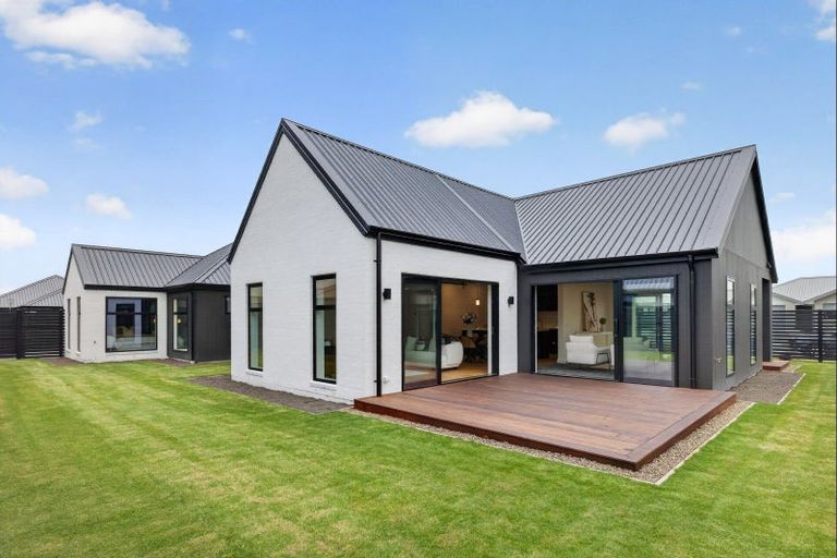 Photo of property in 28 Inch Crescent, Rangiora, 7400