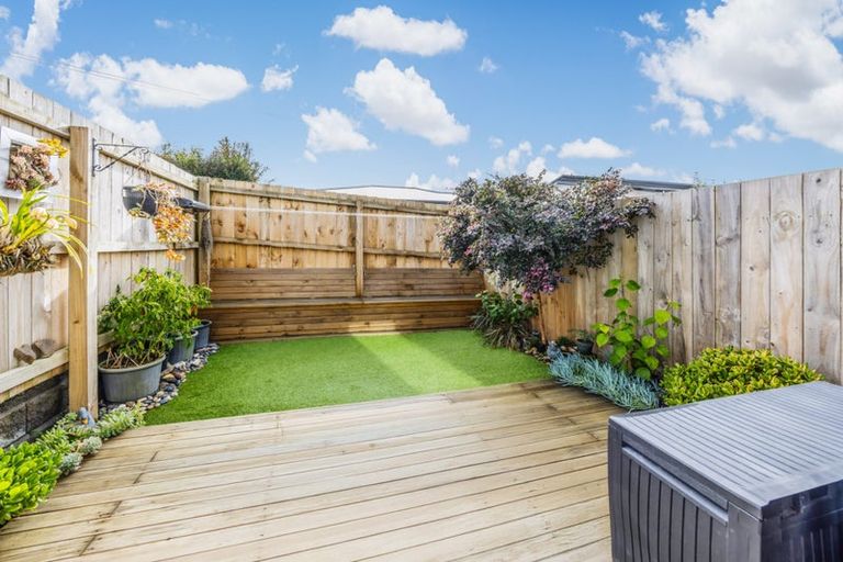 Photo of property in 8/6 Hepburn Road, Glendene, Auckland, 0602