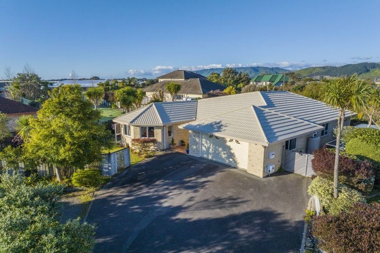 Photo of property in 14 Compass Court, Paraparaumu, 5032