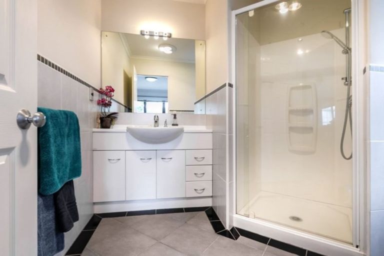 Photo of property in 93 Te Wharau Drive, Greenhithe, Auckland, 0632