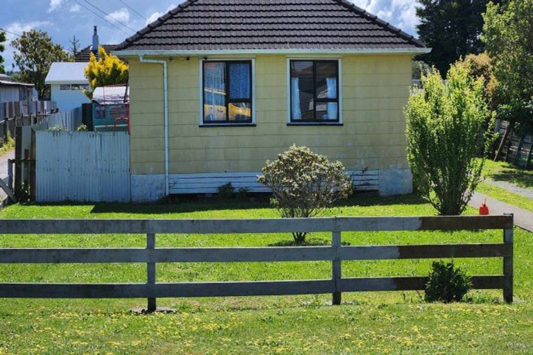 Photo of property in 35 Avenue Road, Foxton, 4814