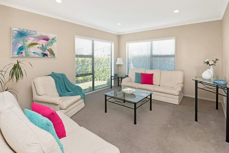 Photo of property in 1 Lorenzo Way, Flat Bush, Auckland, 2016