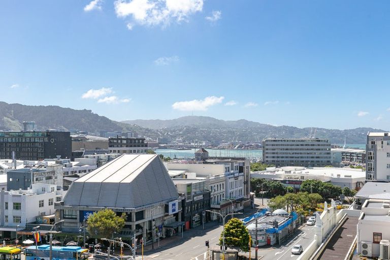 Photo of property in 17 Kent Terrace - Kent Apartments, 7e/16 Kent Terrace, Mount Victoria, Wellington, 6011