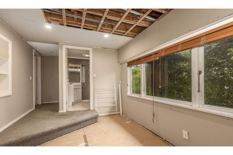 Photo of property in 24 Miromiro Road, Normandale, Lower Hutt, 5010