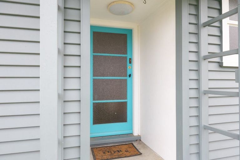 Photo of property in 38 Crewe Crescent, Hokowhitu, Palmerston North, 4410