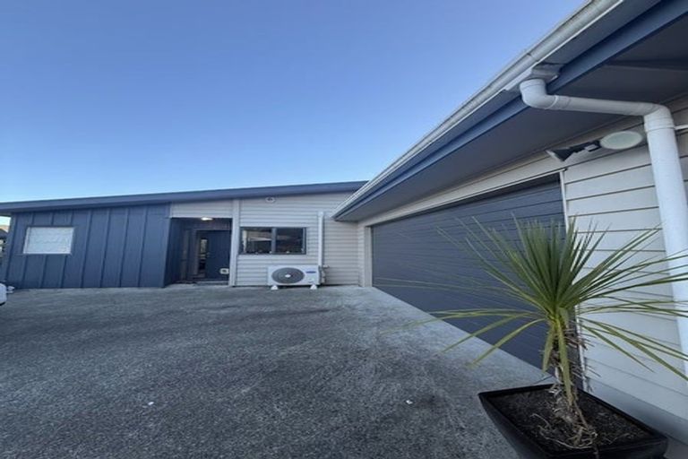 Photo of property in 12a Riverstone Drive, Riverstone Terraces, Upper Hutt, 5018