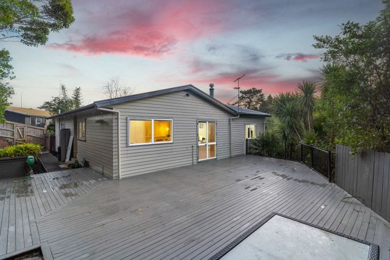 Photo of property in 25 Coroglen Avenue, Birkenhead, Auckland, 0626