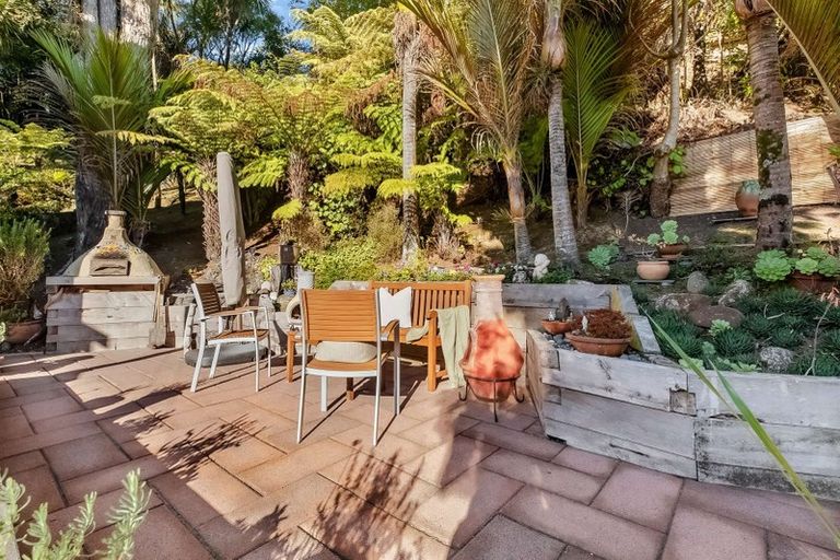 Photo of property in 68 Laingholm Drive, Laingholm, Auckland, 0604