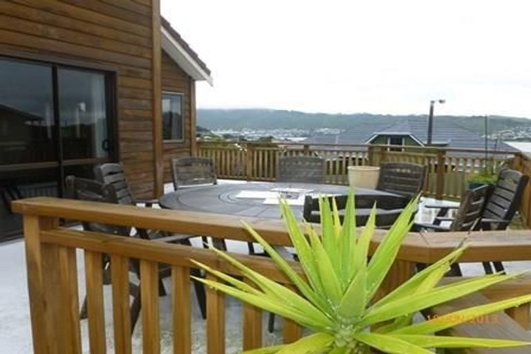 Photo of property in 30 Kinloch Place, Papakowhai, Porirua, 5024