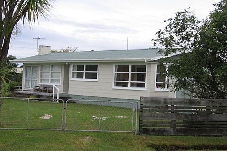 Photo of property in 44 Harbour View Road, Point Wells, 0986