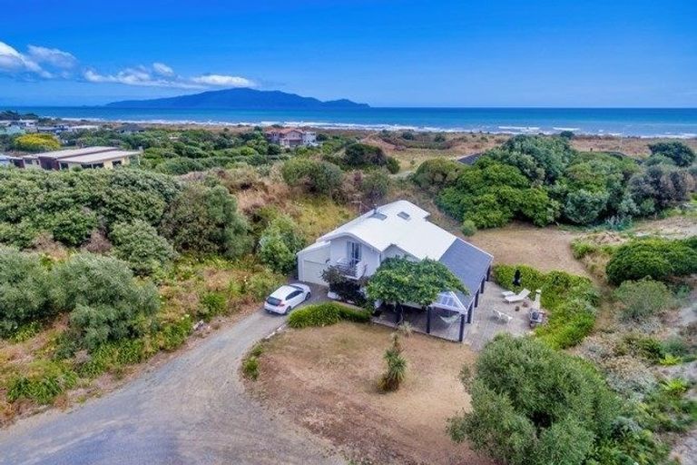 Photo of property in 100 Paetawa Road, Peka Peka, Waikanae, 5391