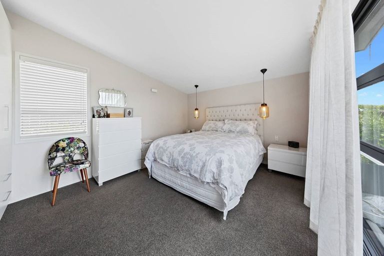 Photo of property in 5 Glenshee Place, Highland Park, Auckland, 2010