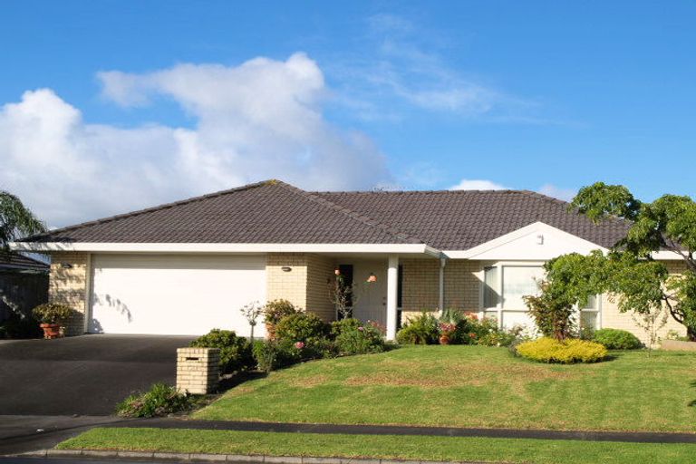 Photo of property in 121 Golfland Drive, Golflands, Auckland, 2013