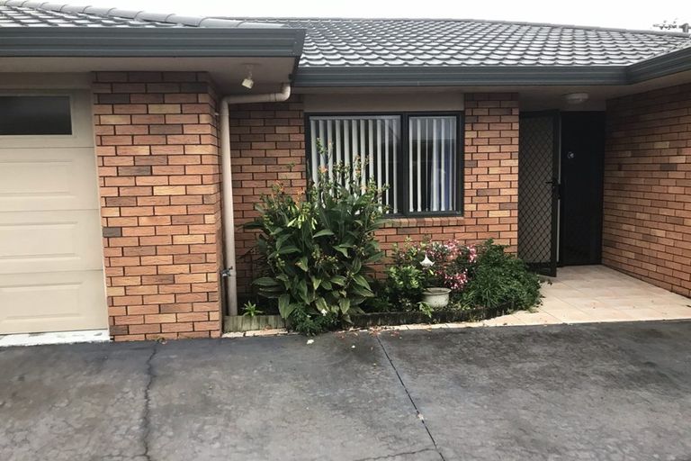 Photo of property in 1/18 Karamu Street, Te Atatu Peninsula, Auckland, 0610