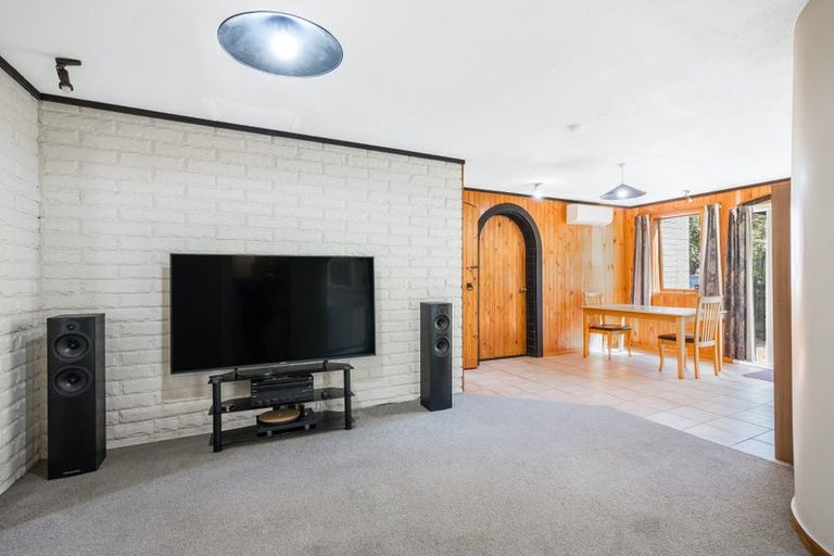 Photo of property in 5 Newnham Court, Tawa, Wellington, 5028