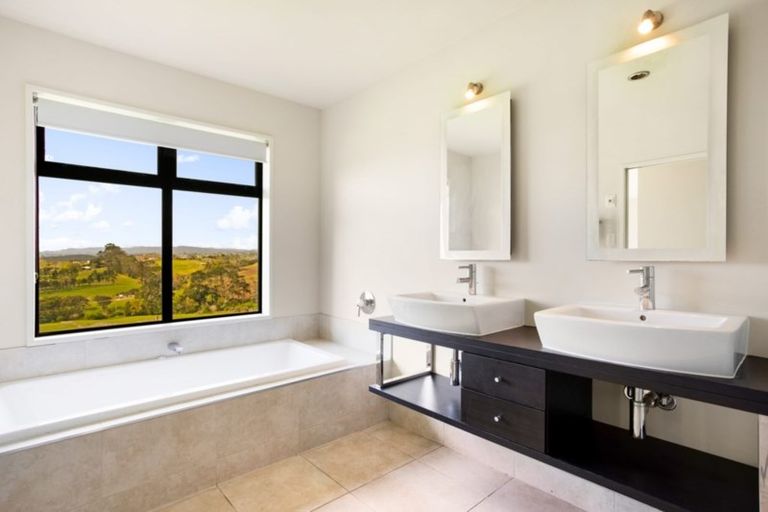 Photo of property in 114 Pomona Road, Kumeu, 0891