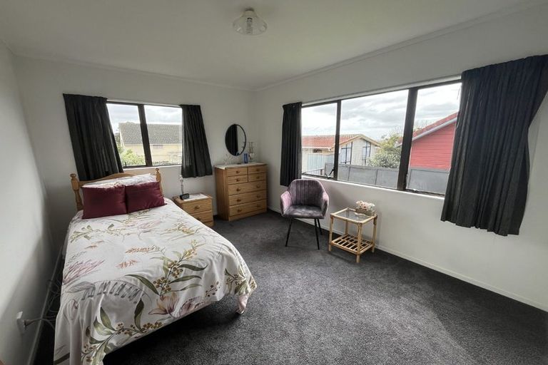 Photo of property in 2/7 Courant Place, Clover Park, Auckland, 2019