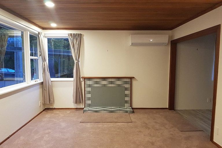 Photo of property in 73 Elmslie Road, Pinehaven, Upper Hutt, 5019