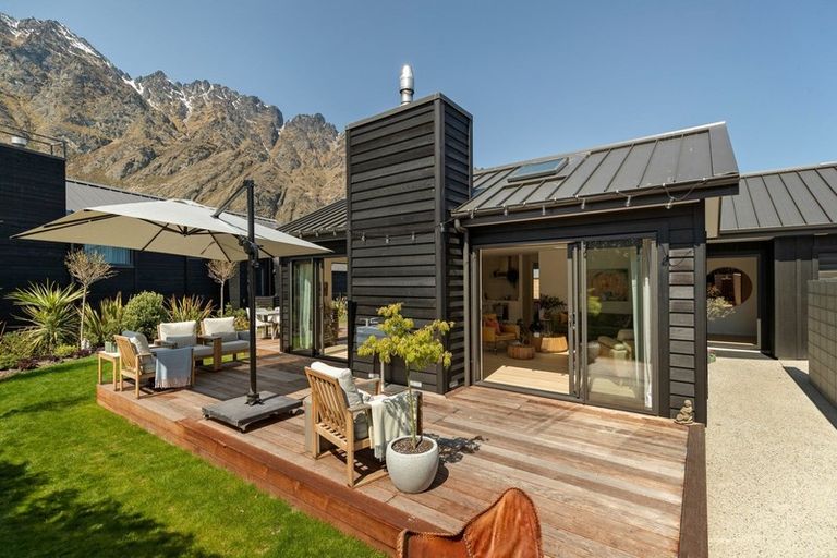 Photo of property in 10 Pendeen Crescent, Jacks Point, Queenstown, 9371