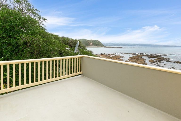 Photo of property in 140 The Esplanade, Houghton Bay, Wellington, 6023