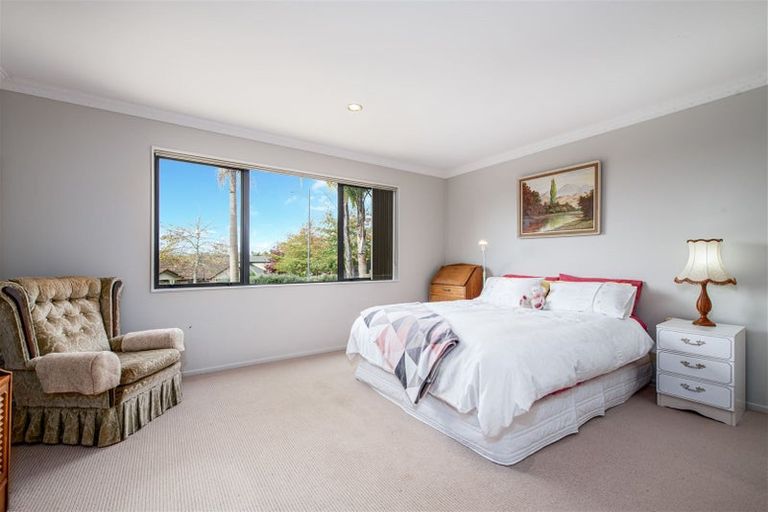 Photo of property in 34 Sapperton Drive, Henderson, Auckland, 0612