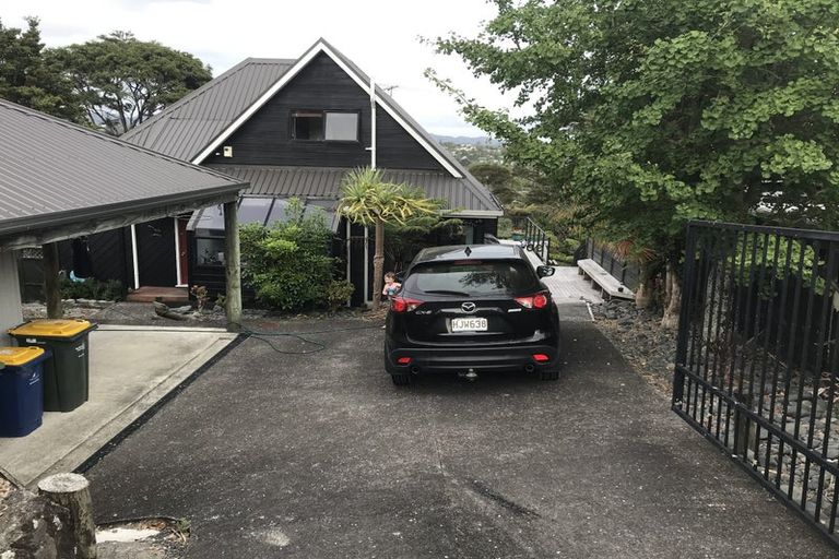 Photo of property in 38 Highland Avenue, Titirangi, Auckland, 0604