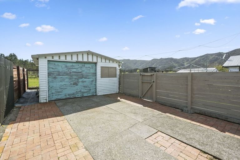 Photo of property in 18 Stockdale Street, Wainuiomata, Lower Hutt, 5014