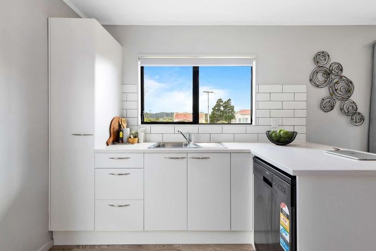 Photo of property in 94a Beach Haven Road, Beach Haven, Auckland, 0626