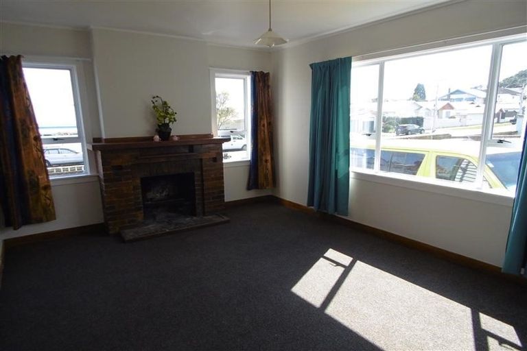Photo of property in 27 Bulteel Street, New Plymouth, 4310