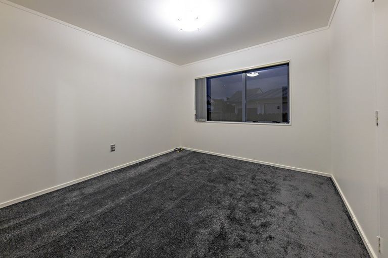 Photo of property in 28 Barneys Farm Road, Clendon Park, Auckland, 2103